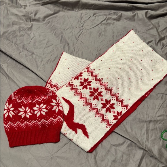 Hollister Hco Betty's Knit Hat & Eternity Scarf Set - Picture 2 of 5
